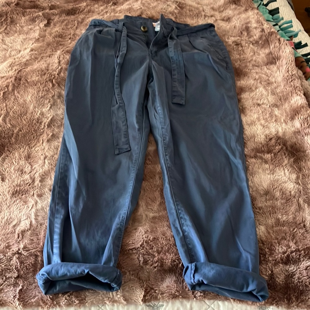 Kaki pants